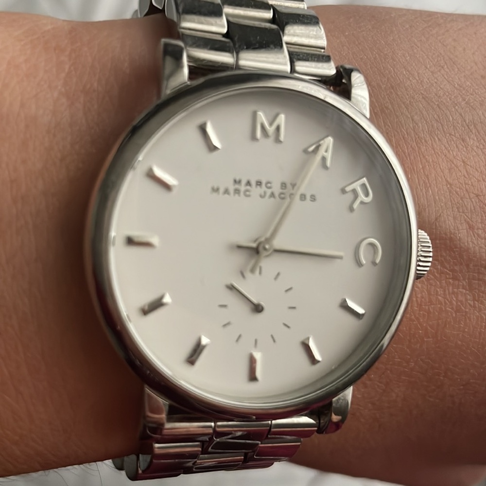 MARC JACOBS 36mm SILVER WATCH - Picture 4 of 5
